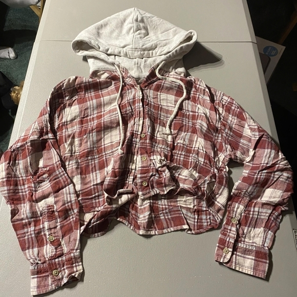 American Eagle AEO Red Plaid Hooded Cropped Flannel Shirt Women's Medium M Fall - Picture 1 of 6